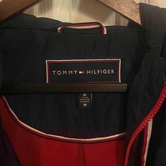 Tommy Hilfiger rain jacket ☔️ - Picture 4 of 5